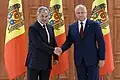 Szojgu podczas spotkania w pałacu prezydenckim w Kiszyniowie z prezydentem Mołdawii Igorem Dodonem, 2019 rok