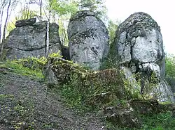 Skała Artystów i Mysiura (po prawej)