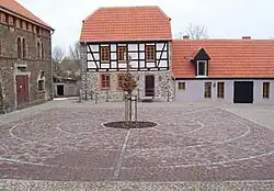 Plac kończący ulicę Domäne (pl. Posiadłość)