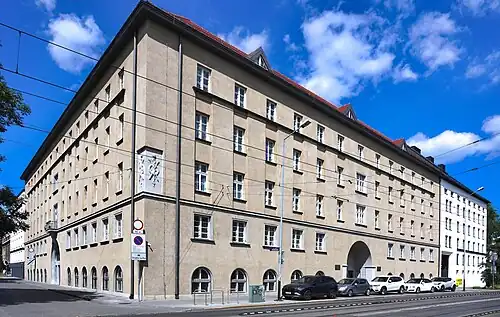 Dom Medyków, obecnie akademik Den Living (1930, wspólnie z Jerzym Struszkiewiczem),Kraków, ul. Grzegórzecka 20