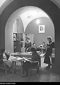 Studentki korzystające z biblioteki Domu Akademiczek w Warszawie, jesień 1936.