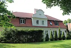 Fasada północna domu urodzin Wisławy Szymborskiej