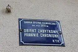 Tabliczka z informacją o budynku