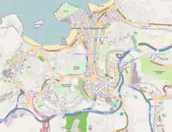Mapa konturowa San Sebastián, na dole nieco na prawo znajduje się punkt z opisem „Estadio Anoeta”