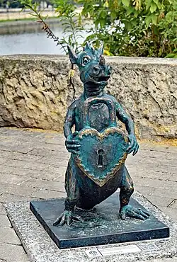 „Smok romantyk” ze „Smoczego szlaku”, znajdujący się obok kładki po stronie Podgórza