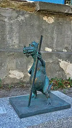 „Smok z metrem” obok kościoła św. Mikołaja