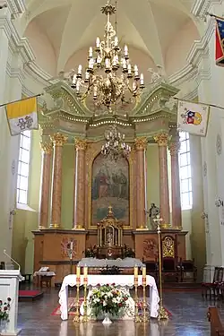 Współczesny ołtarz główny