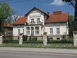 25. Dwór Schoenów z lat 80. XIX w., własność UR, ul. Balicka 253