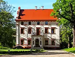 Dwór Jana Tarły w Łękach Górnych przebudowany przez Lubienieckich