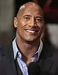 Dwayne Johnson jako Luke Hobbs