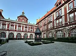 Ossolineum dziedziniec