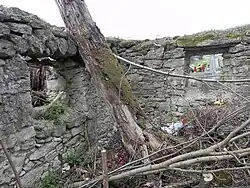 Pozostałości budynku w północno-wschodnim narożniku