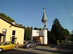 Dzwonnica przy kościele