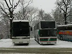 EOS 200 (po lewej) i EOS 100 (po prawej)