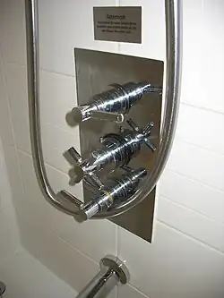 wpuszczona w ścianę