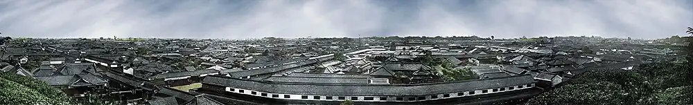 Panorama Edo ze wzgórza Atago-yama. Na pierwszym planie rezydencje daimyō. Zdjęcie z ok. 1865, fot. Felice Beato