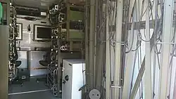 Wnętrze jednego z kontenerów