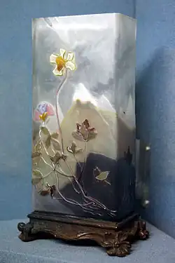 Waza z dewizą Quand Tu les touches, les montagnes fument, Musée des Beaux-Arts de Dijon