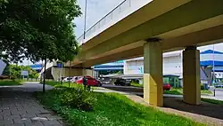 Widok estakady od strony wschodniej, na pierwszym planie wiadukt nad łącznicą ul. Powstańców Wielkopolskich, na dalszym wiadukt nad ul. Wielicką