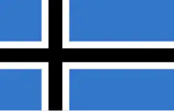 Czarny krzyż skandynawski z białym obramowaniem na niebieskim tle.