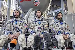 Załoga podczas przygotowań do lotu (luty 2016)