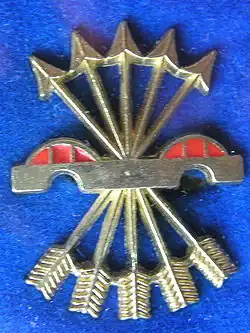 Wpinka falangistów.