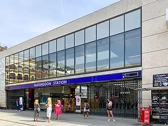 Nowy budynek stacji otwarty w 2012 roku w związku z budową linii Elizabeth Line