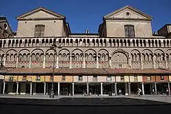 Strona południowa, galerie z łukami półkolistymi pełnymi i ostrołukami