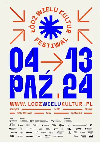 Plakat z nazwą i datą Festiwalu Łódź Wielu Kultur, niebieskie i pomarańczowe napisy na kremowym tle.