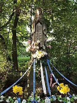 Figura z 1927 roku w Czernikowie Opatowskim