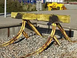 Kozioł wykonany z wygiętych szyn