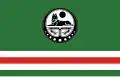 Wariantowa flaga Czeczeńskiej Republiki Iczkerii z godłem