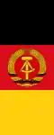 Flaga NRD w wersji pionowej – wersja druga (1963–1990)