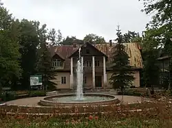 Willa i Fontanna "Pod Trzema Różami"