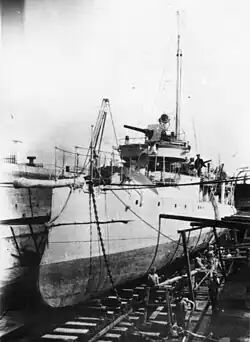 Niszczyciel typu Foriel w suchym doku