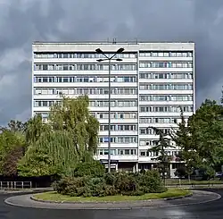 ul. Mazowiecka 21Dawny biurowiec „Energoprojektu Kraków” (1968 proj. Antoni Mazur)