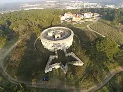 Fort San Giorgio z Puli, z wejściem osłoniętym dziełem koronowym