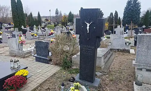 Przedwojenny nagrobek