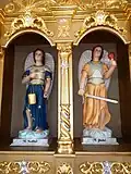Rzeźba Sealtiela (po lewej) w ołtarzu siedmiu archaniołów w kościele w Plaridel na Filipinach