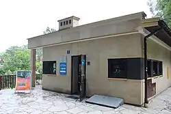 Wejście do budynku dolnej stacji