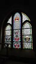 Jeden z witraży widoczny z empor