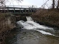 Jaz na Mogielance w miejscowości Główczyn-Towarzystwo