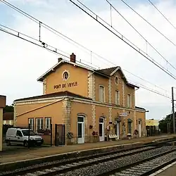 Dworzec kolejowy (2011)