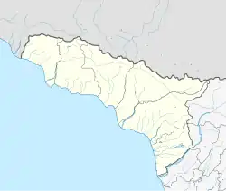 Mapa konturowa Abchazji, blisko centrum na lewo znajduje się punkt z opisem „Lichni/Lychny”