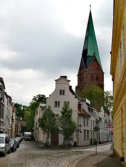 Rozwidlenie ulic Schildstraße i Aegidienstraße. Pośrodku wieża kościoła Św. Idziego