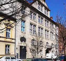 ul. Smoleńsk 9Gmach dawnego Muzeum Techniczno-Przemysłowego (proj. Tadeusz Stryjeński, Franciszek Mączyński i Józef Czajkowski – fasada, 1908–1914)