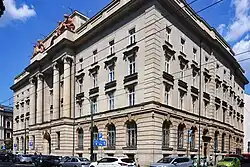 ul. Zacisze 2 (ul. Basztowa 20, pl. Matejki 1–1a)Gmach Narodowego Banku Polskiego (proj. Kazimierz Wyczyński i Teodor Hoffmann, 1921–1925)