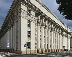 Elewacja gmachu od strony ulicy Józefa Dietla