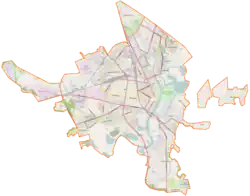 Mapa konturowa Homla, blisko centrum na prawo znajduje się punkt z opisem „Stadion Centralny w Homlu”