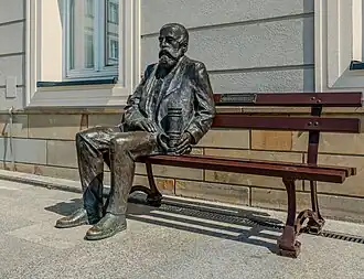 Ławeczka łukasiewicza - autor Zdzisław Tohl